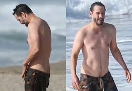 Born in beirut and raised in toronto, reeves began acting in theatre productions and in television films before. Keanu Reeves Curte Dia De Praia E Deixa Parte Do Bumbum A Mostra Quem Quem News