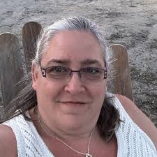 What school supplies and laptops are recommended for college students?