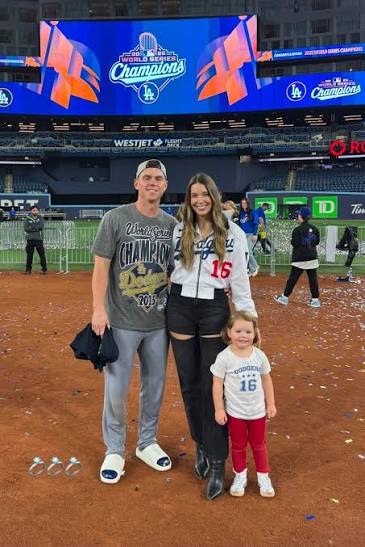 Will Smith with his beautiful family ❤️⚾ The Los Angeles Dodgers star  enjoying quality time off the field, surrounded by love and smiles — family  always comes first 💙