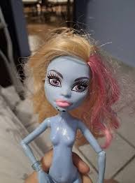 Identifying monster high dolls from creepateria line