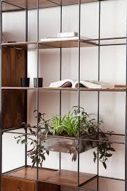 Epingle Par Arjen Riza Turan Sur Ofis Bibliotheque Metal Meuble De Separation Mobilier De Salon
