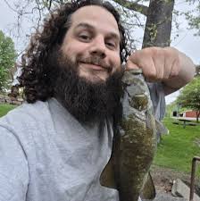 What items should I sell to free up storage space in Monster Hunter Now?