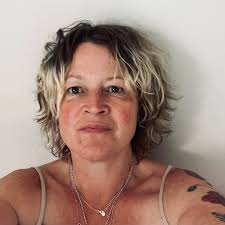 Kirsty Hall's Instagram, Twitter & Facebook