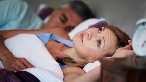 Ebenso wird die dosierung daran bemessen, wie stark du auf melatonin reagierst. Melatonin Bei Schlafstorungen Wirkung Praparate Und Alternativen