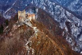 Résultat de recherche d'images pour "roumanie chateau dracula"