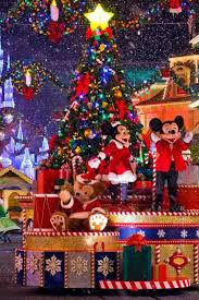 Pin By Ana Claudia Nonato On Disney World Disneyland Christmas Disney Christmas Parade Disney Christmas