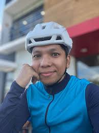 Diego Navarro resupplying at the gas station in Cliff, NM. מ77ר 7000 Ha  אצצסשה 知 e