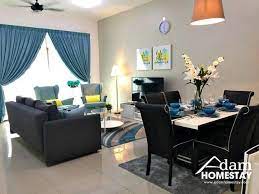 Letakkan beberapa hiasan unik di ruang tamu untuk memberikan kejutan pada orang yang berkunjung di rumah anda. Perkongsian Terbaik Pelbagai Tips Bagi Cara Untuk Hiasan Dalaman Ruang Tamu Rumah Teres Dua Tingkat Deko Rumah