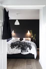 La déco noir et blanc est un excellent choix pour le design de la chambre à coucher. Naughty Design Deco Chambre Parental Deco Chambre Noire Chambre Parentale Noire