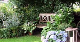 Sitzplatz Im Schatten Springbrunnen Garten Garten Sitzecken Garten