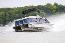Manitou Tri Toon Tri Toons Like The Manitou Legacy Offer Handling And Performance That S More Like A V Hull Than A Traditi Pontoon Boat Best Pontoon Boats Boat