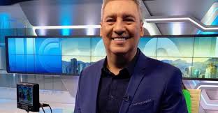 Yo soy tiene larga data en la tv chilena. Rene Naranjo Regresa A La Tv Como Jurado De Yo Soy Chilevision