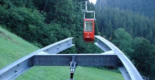 Eine frühere brücke wurde 2004 gebaut, da der gletscher nicht mehr hoch genug war, um besucher zur trifthütte des schweizerischen alpenvereins zu bringen. Von Der Bergstation Underi Trift Berg Und Alpinwandern Trifthutte Sac Schweizer Alpen Club Sac