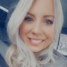 Anna Reiber's Instagram, Twitter & Facebook