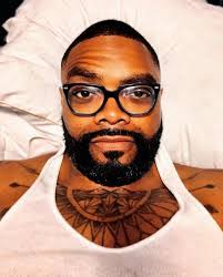 Dewayne Holcomb's Instagram, Twitter & Facebook