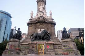 Originally built to commemorate mexico's war with spain for independence. Danan Angel De La Independencia En Marcha De Mujeres En Mexico