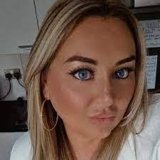 Cheryl Begg's Instagram, Twitter & Facebook