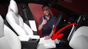 This is the reason why tesla now have changed to ultrafabric for creme and black as well and got rid of the low quality leather. This Is How Tesla S Ultra White Seats Hold Up After 25 000 Miles