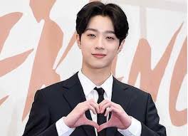 Pasalnya, wanna one diharapkan masih akan menghadiri berbagai acara penghargaan yang biasa digelar pada tiap akhir dan awal tahun. Lai Kuan Lin Wanna One Bikin Produk Yang Dipasarkan Laris Manis Tabloidbintang Com