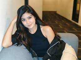 So you wanna play ? Elizabeth Tan S Folk Song Shh Has Been Watched Over 1 1 Million Times Thehive Asia