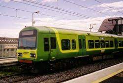 Kereta api permukaan berjalan di atas tanah. Kereta Api Wikipedia Bahasa Melayu Ensiklopedia Bebas