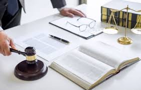 Evin kullanabilmesi için yapılması zorunlu olan fakat kiracı evi kendi zevki için badana boya yaptırıyorsa, bunun bedelini mal sahibinden isteyemez. B4byropibr Rum