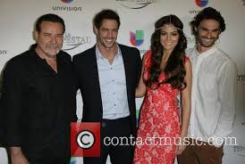L'actrice s'est amusée de son soutien à son chéri dans les colonnes. Cast Cesar Evora Premiere Of Univision S La Tempestad 1 Picture Contactmusic Com