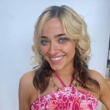 Danielle Surber (@dimensionwithdani) • Instagram photos and videos