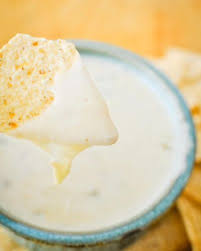 Quick Easy White Queso Dip Sweetpea Lifestyle Recipe In 2020 Queso Recipe Recipes Food