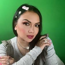 Evelyn Whaley's Instagram, Twitter & Facebook