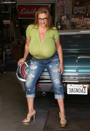 Nadine Jansen Pontiac Bonneville - The Boobs Blog 👀