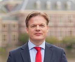 Pieter omtzigt (1974) is sinds 26 oktober 2010 lid van de tweede kamerfractie van het cda. Pieter Omtzigt Providence