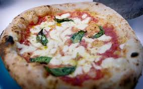 Neapolitan pizza is made from a lean dough—that is, it's got nothing but flour, water, salt, and with so few ingredients, the key to great neapolitan pizza crust is a good long fermentation period during. Lilla Napoli Pizzeria I Falkenberg Hn