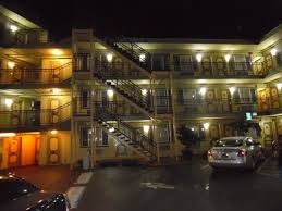 Days inn by wyndham san francisco s/oyster point airport is just 4.8 mi (7.7 km) from the airport and offers a free shuttle at scheduled times. Days Inn Downtown S Francisco Picture Of Inn On Grove San Francisco Civic Center Tripadvisor