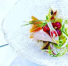 When plating, drizzle a little olive oil—or top with a pat of butter—and. Algae Smoked Salmon With Salad And Croutons Recept Av Micaelbindefeld Cookniche
