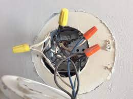 Mount the smoke detector with the screws provided. Wiring A 3 Wire Smoke Alarm To A Box With Multiple Wires Doityourself Com Community Forums
