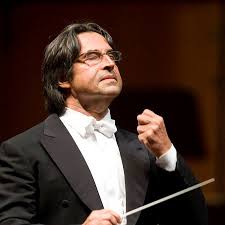 Muti, al centro, con la sua famiglia: Riccardo Muti Primephonic