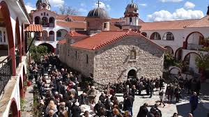 Ο όσιος δαυίδ, που έζησε από το δεύτερο μισό του 15ου έως το πρώτο μισό του 16ου αιώνα, ήταν εκεί, γύρω στο 1535 ο όσιος δαυίδ έκτισε νέο ναό και ίδρυσε τη μονή, στην οποία σταδιακά. Proskynhmatikh Ekdromh Sto Monasthri Toy Osioy Dayid Stis Robies
