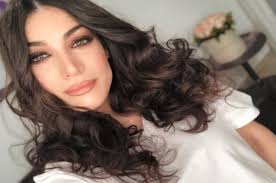 Η ήβη αδάμου έγινε ξανθιά. Hbh Adamoy H Allagh Poy Ekane Kai Mas Afhse Afwnoys