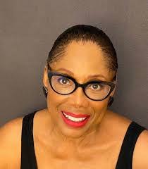 Lois Hunter's Instagram, Twitter & Facebook