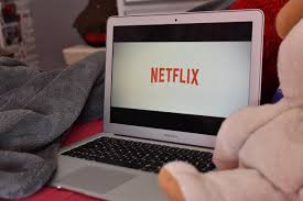 Ce offre permet d'accéder au catalogue netflix uniquement via sur smartphones et tablettes. Cat CostÄƒ Abonamentul La Netflix Unde A Crescut PreÈ›ul È™i CaÈ›i Bani Trebuie SÄƒ Dai In Luna Aprilie Ca SÄƒ Vezi Filmele Online