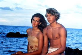 Ils grandissent ensemble et des sentiments commencent à les envahir. Photo De Brooke Shields Le Lagon Bleu Photo Brooke Shields Christopher Atkins Allocine