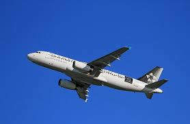 Due famiglie americane accusano linee aeree: “cadono escrementi dagli  aeroplani sulle nostre case” - Le news più strane - Mondo