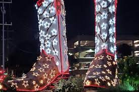Shop big lots for the most impressive outdoor christmas decorations to light up your neighborhood with glee! Holiday Lighting Installer San Antonio Christmas Light Installation Near Me