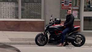 Pin On Omg Stephen Amell Yes Please