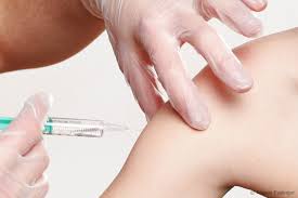A vacina contém os vírus semelhantes e enfraquecidos da doença, porém mortos, o que o efeito da vacina tem duração de um ano, pois o vírus da gripe sofre constantes mutações. Vacina Contra A Gripe Quem Precisa Quando Tomar E Quanto Custa