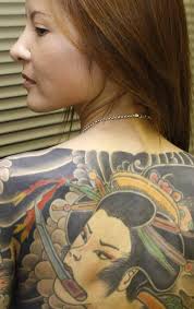 Tato keren di punggung wanita gambar tato geisha tato tatokeren tatodipunggung gambartatokeren gambartatogeisha. Foto Ini Tato Di Sekujur Tubuh Shoko Tendo Putri Bos Besar Yakuza Merdeka Com
