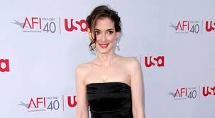 She is the recipient of several awards. Winona Ryder Wunscht Sich Angelina Jolie Als Freundin Tikonline De