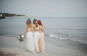 Puede ser una boda informal tipo ibicenca o puede ser una boda más tradicional. Ideas De Vestidos Para Boda En Playa Se La Invitada Perfecta