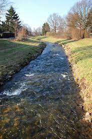 Sie durchfließt drei landkreise und jeweils deren kreisstädte; File Erft In Erftstadt Bliesheim Jpg Wikimedia Commons